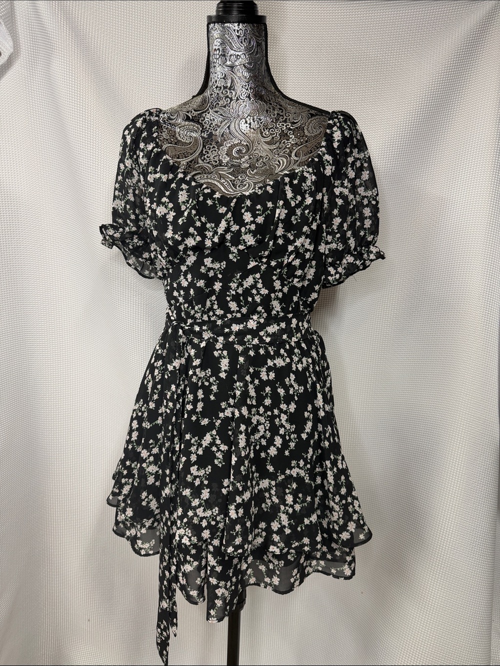 Love Tree Black Floral Puff-Sleeve Mini Dress